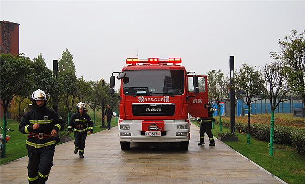 消防救援車急速趕到_副本.jpg